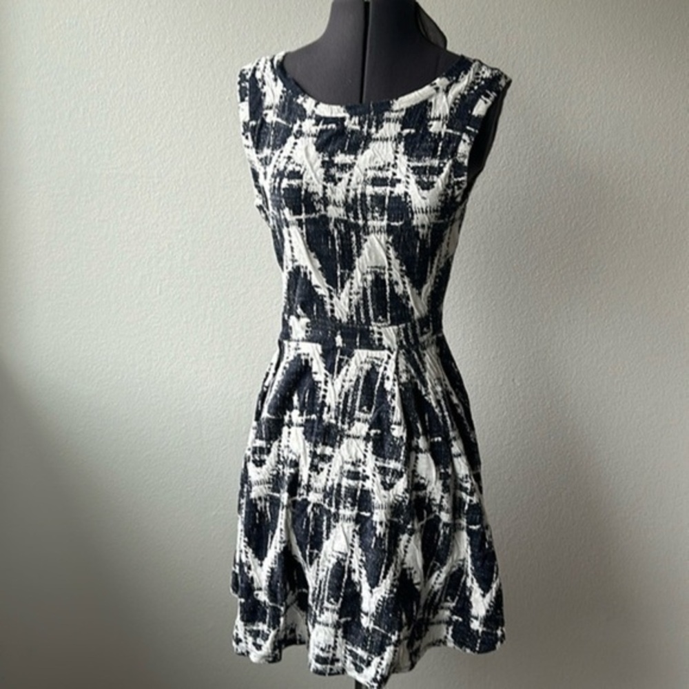 Francesca’s dress size medium bohemian navy white patterned